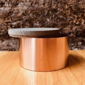 Boîte précieuse à thé en cuivre et couvercle en bois de cèdre