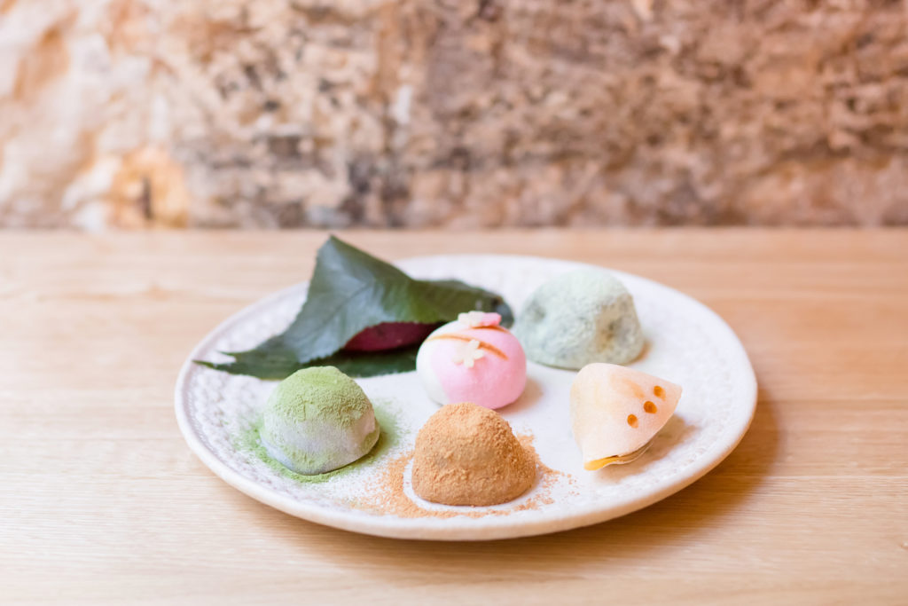 Plateau de mochi, ou de pâtisseries japonaises ?
Au menu: Daifuku, Warabi et Manju !